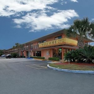 Super 6 Inn&Suites Pensacola Exterior photo
