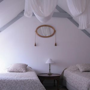 Bed and Breakfast Domaine des Douves à Ancy-le-Franc Exterior photo