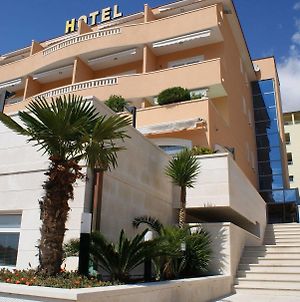 Hotel Rosina Makarska Exterior photo