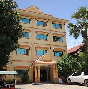 Star Villa Guesthouse Battambang Exterior photo