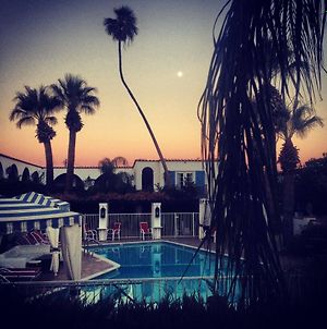 Mediterraneo Resort Palm Springs Exterior photo