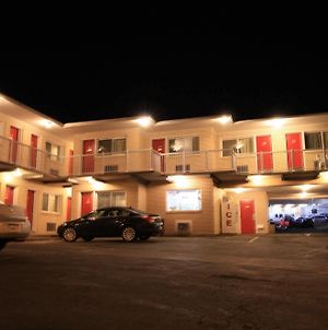 Lake City Motel Halifax Exterior photo