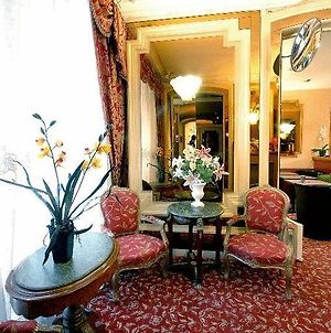 Hotel La Boetie Paris Room photo