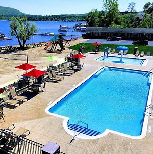 Scotty'S Lakeside Resort Lac George Exterior photo