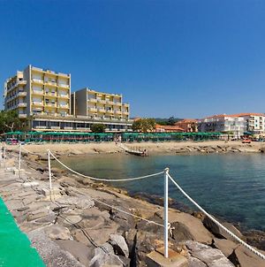 Hotel Bellevue Et Mediterranée Diano Marina Exterior photo