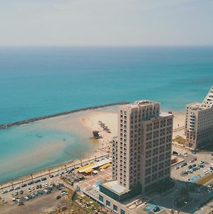 מגדל אלמוג חיפה - דירות "בלו ביץ'" על הים Haïfa Exterior photo