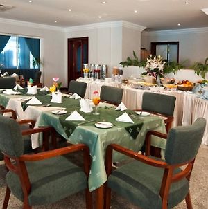 Retaj Residence Al Sadd Doha Restaurant photo