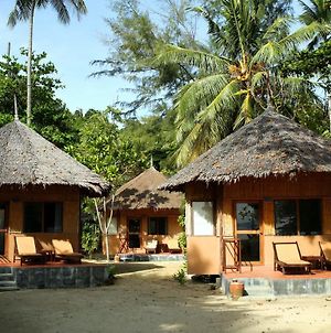 Mayalay Beach Resort Koh Ngai Exterior photo