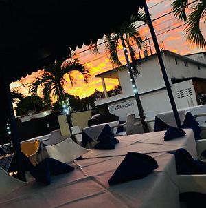 Hotel Restaurante Thomas Boca Chica Exterior photo