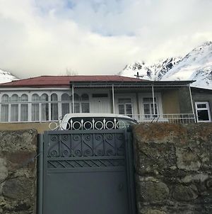 Hôtel Sabuka Qushashvili à Kazbegi Exterior photo