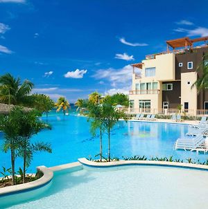 Grand Roatan Caribbean Resort Exterior photo