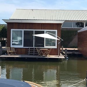 Villa Nice Houseboat With Dishwasher, Close To Amsterdam à Uitgeest Exterior photo