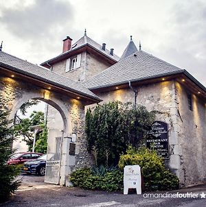 Hôtel Château des Comtes de Challes Exterior photo