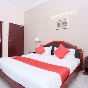 Hôtel Oyo 24157 Karthika Residency à Kochi Exterior photo