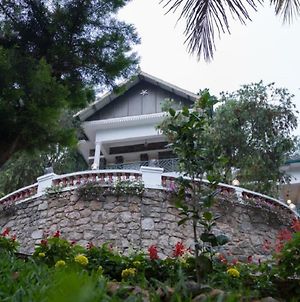 Hôtel Chithirapuram Palace à Munnar Exterior photo