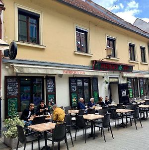 Hôtel Patrick'S Pub à Maribor Exterior photo