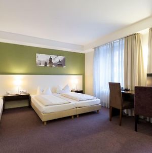 Hotel Dolomit Munich Exterior photo