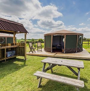 Hôtel Mousley House Farm Campsite And Glamping à Warwick  Exterior photo