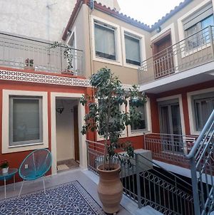 Athenian Yard Suites Exterior photo