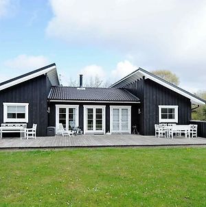 Modish Holiday Home In Bl Vand With Barbecue Blåvand Exterior photo