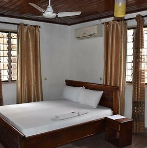 Bed and Breakfast Kituri Royal Annex à Dar es Salaam Exterior photo