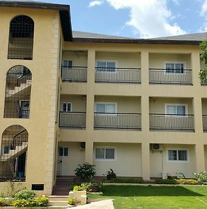 New Kingston Guest Apartment At Donhead Exterior photo