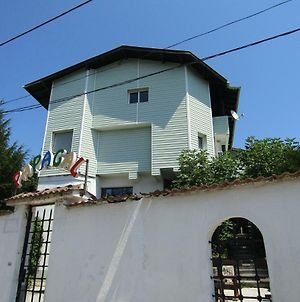 Hostel Papagal Varna Exterior photo