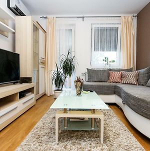 Appartement Welcome Apartman à Subotica Exterior photo