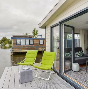 Appartement Bright And Comfortable Houseboat à Aalsmeer Exterior photo