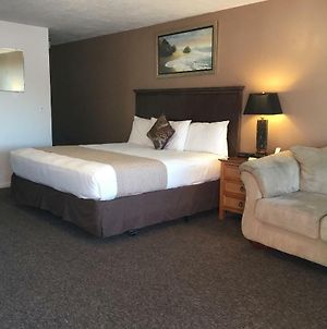 Rest Assured Inns&Suites Montpelier Exterior photo