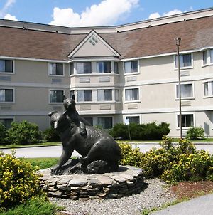 Black Bear Inn Conference Center & Suites Orono Exterior photo