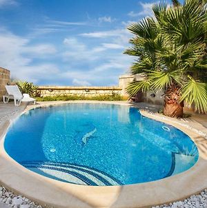 Villa Il-Veduta Holiday Farmhouse With Sunny Private Pool In Island Of Gozo à Għarb Exterior photo