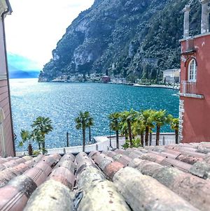 Appartement Queen Of The Lake à Riva del Garda Exterior photo