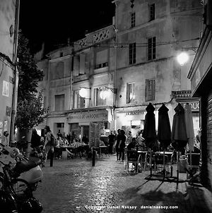 Appartement Place de la Roquette, centre historique à Arles Exterior photo