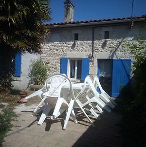 La maison bleue Saint-Ciers-sur-Gironde Exterior photo