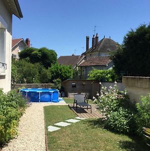 Villa Charmante maison de ville avec jardin et piscine à Auxerre Exterior photo