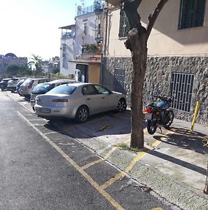 Appartement Vomero House With Free Parking For A Little Car à Naples Exterior photo