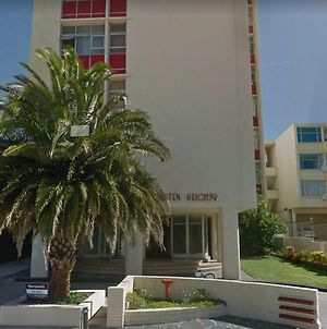 Modern Rooms Available Close To The Beach In Humewood Port Elizabeth Exterior photo