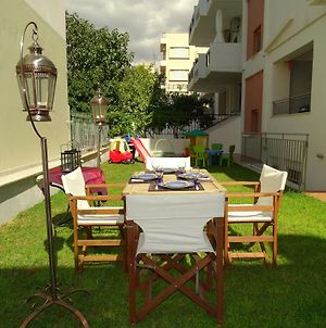 Appartement Dreamy Studio With Private Garden à Athènes Exterior photo