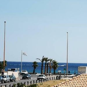 Face à la mer avec clim, wifi, parking, baignoire Le Barcarès Exterior photo