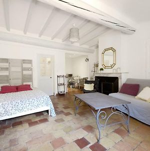 Appartement Studio ensoleillé, typique centre historique, wifi à Aix-en-Provence Exterior photo