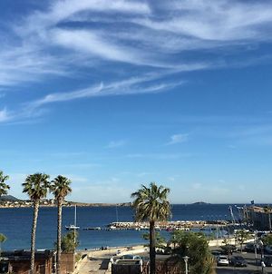 Bandol, vue panoramique sur la mer, la plage, le port Exterior photo