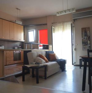 Modern Apartment, 5΄ Walk From Central Metro Station Athènes Exterior photo