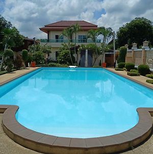 Sumali Villa Singburi Exterior photo