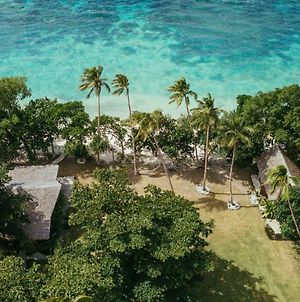 Whispering Palms - Absolute Beachfront Villas Port-Vila Exterior photo