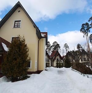 Hôtel Dvoryanskoe Gnezdo à Koroliov Exterior photo