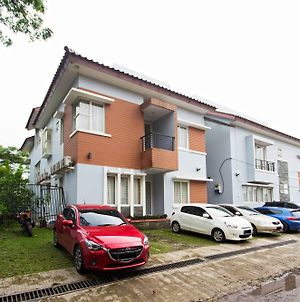 Hôtel Reddoorz Plus Near Siloam Karawaci à Tangerang Exterior photo