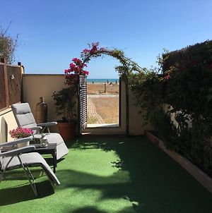 Appartement Beach Flat With Garden à Castelldefels Exterior photo