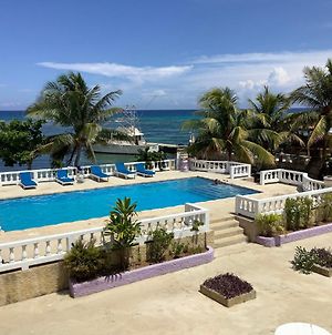 Cariblue Beach Hotel And Scuba Diving Resort Montego Bay Exterior photo