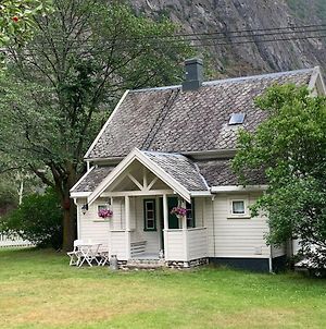 Villa Aobrio Holidayhouse, Old Farmhouse Close To Flam à Lærdalsøyri Exterior photo